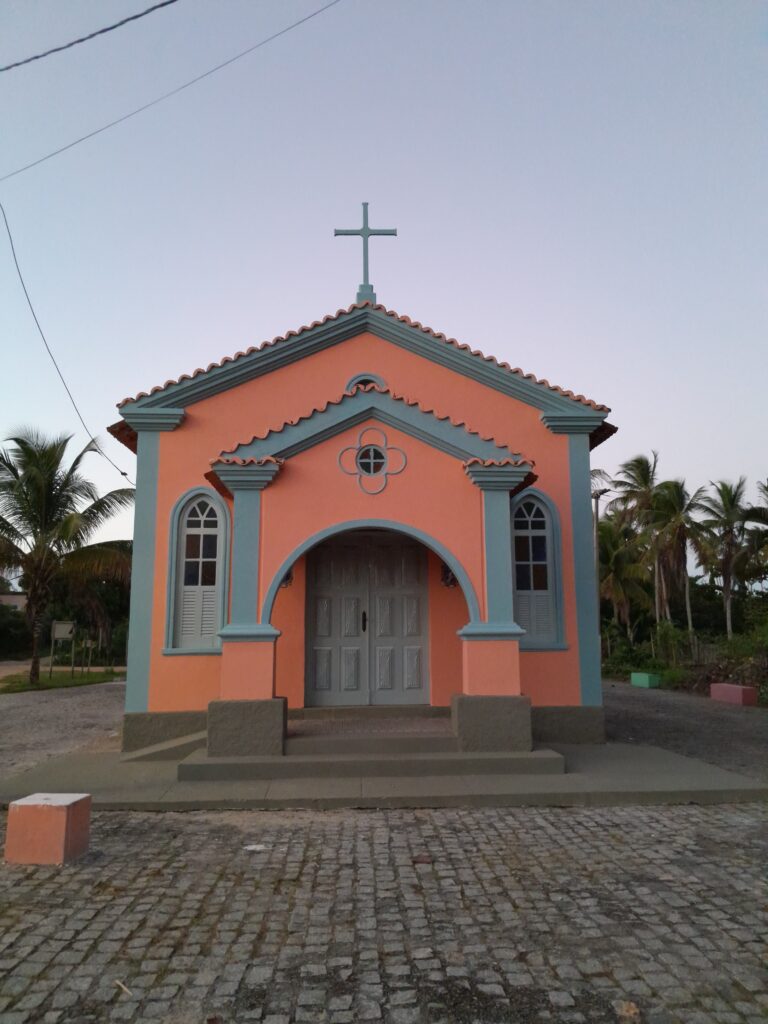 A Igreja de Santo Antônio na Vila de Atalaia Ganha Nova Pintura